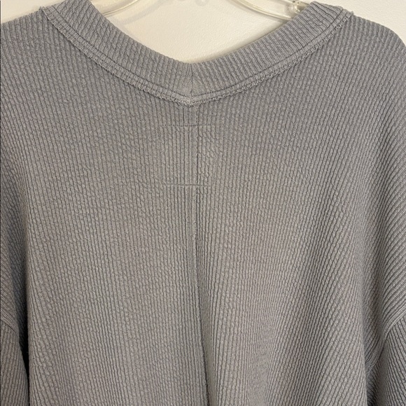 Aerie Size XL V-Neck Waffle Knit Sweatshirt in Light Gray - Picture 8 of 10